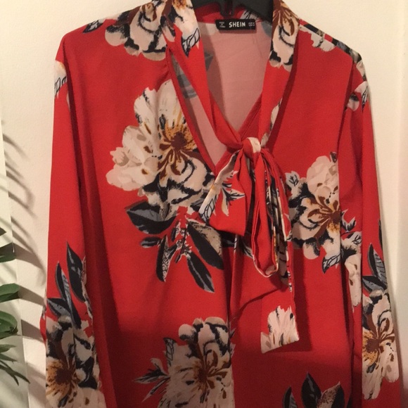 Tie neck flower blouse - Picture 6 of 7